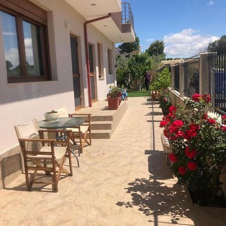 Gaestehaus Dimitra Paralia Dionysiou Exteriér fotografie